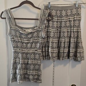 Max Studio | Gray stretchy lace sleeveless ensemble | Small